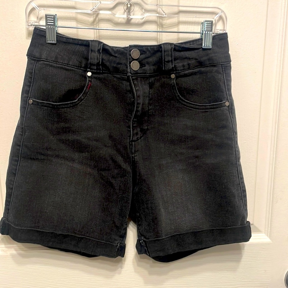 Black shorts (Black Label by c’est toi)
